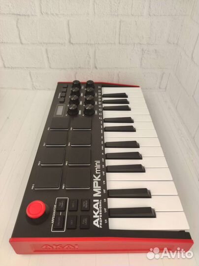Midi-клавиатура akai MPK Mini MK3 (чёрно-белая)