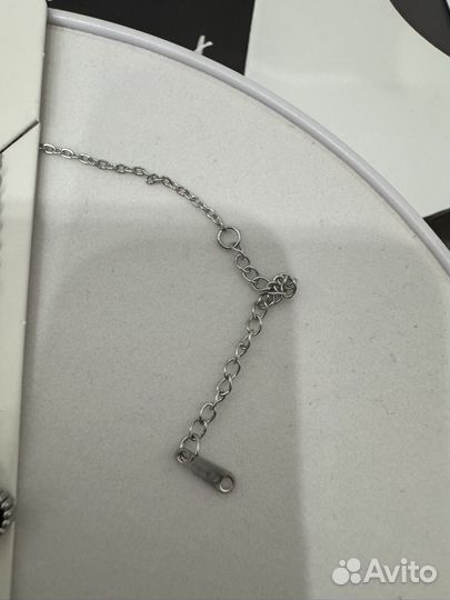 Стильная подвеска клевер