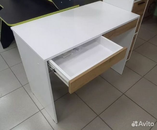 Стол письменный с ящиками новый