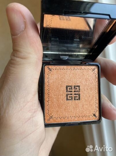 Givenchy румяна-тени Sari Glow