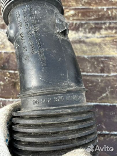 Патрубок воздушного фильтра Peugeot 308 1.6 2009