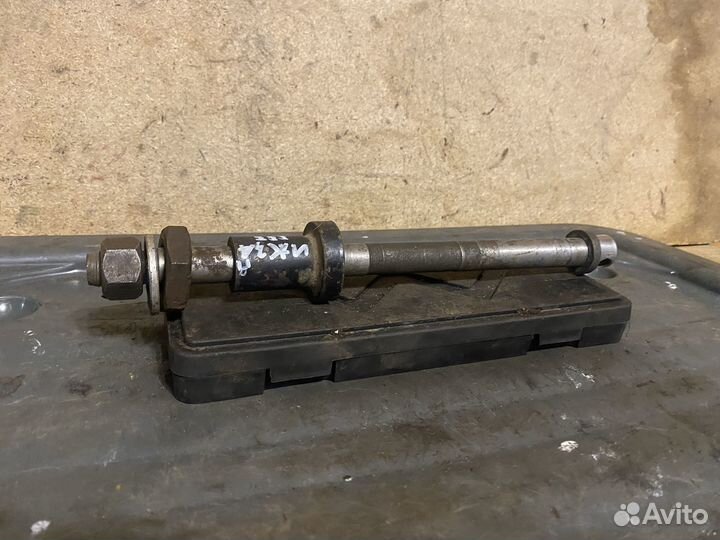 Ось заднего колеса Иж