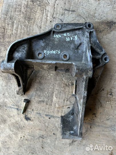 Крепление кондиционера Ауди 100 c3 2.0, 2.3