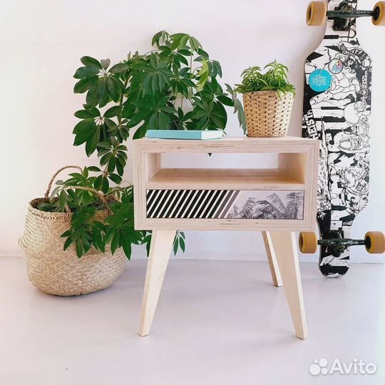 Прикроватная тумбочка