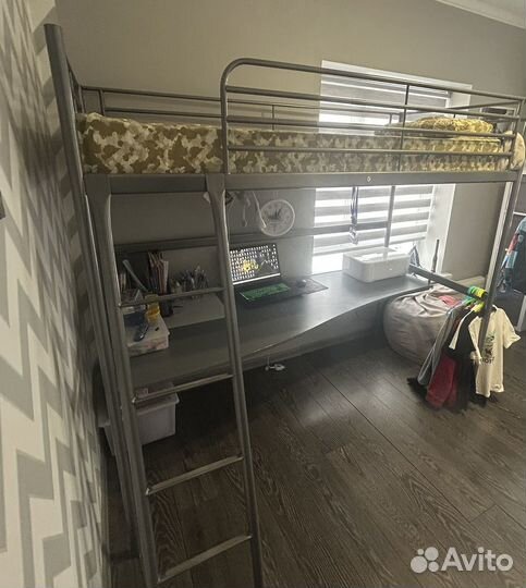 Кровать чердак детская со столешницей IKEA Svarta