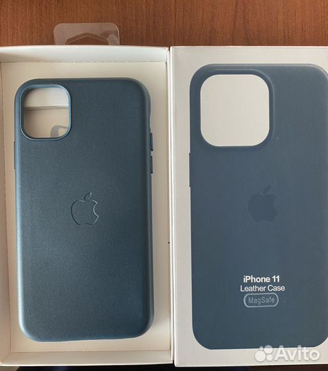 Чехол на iPhone 11 кожаный