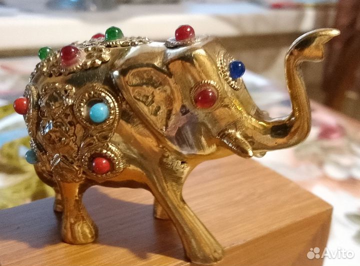 Фигурка слона. Индия. Латунь