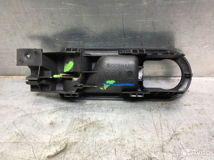 Ручка двери передней внутренняя левая