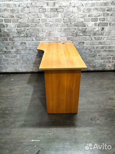 Стол компьютерный