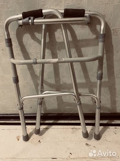 Ходунки для пожилых людей