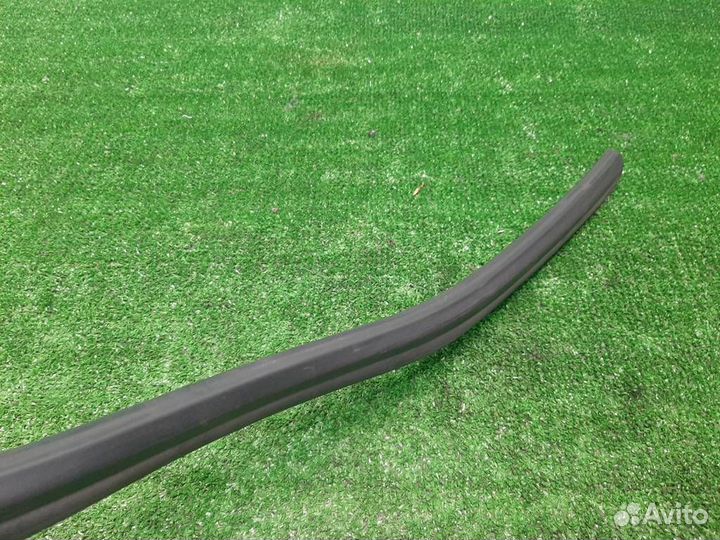 Уплотнитель капота Mercedes Benz E-class W212 2009