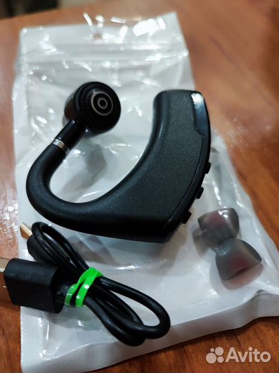 Bluetooth гарнитура в ухо