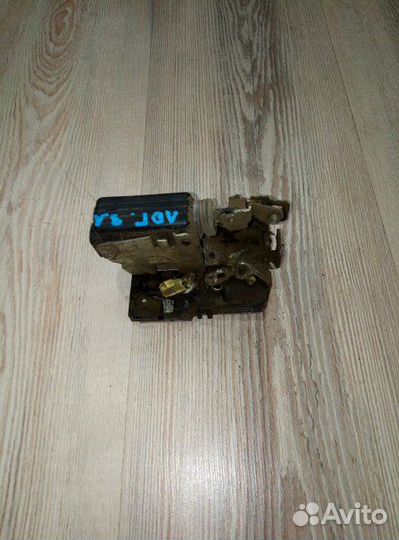 Замок зад двери Renault logan Лев