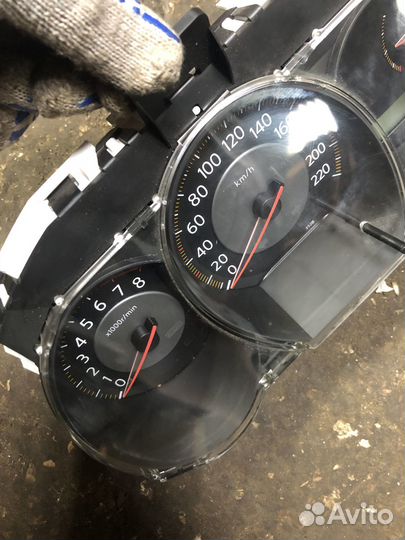 Щиток приборов Nissan Tiida 1