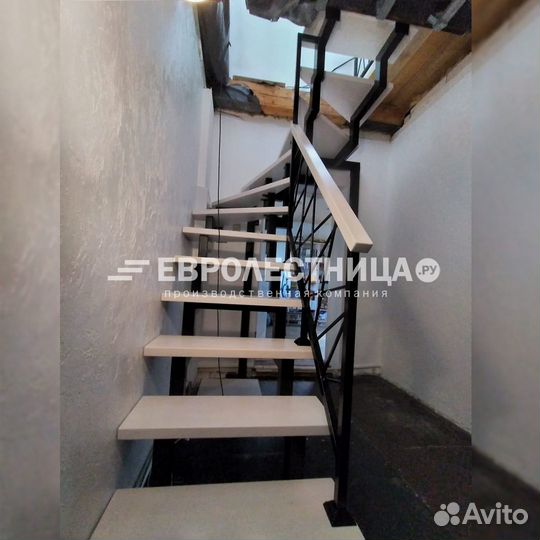 Лестница, металлокаркасы