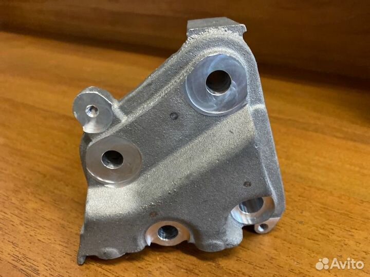 Кронштейн опоры двигателя правый Fiat Scudo 1996