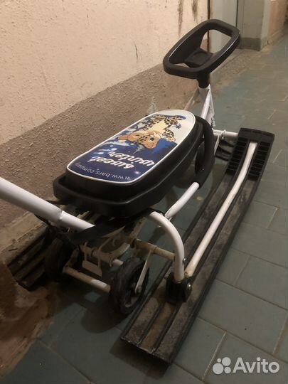 Снегокат с ручкой и колесами