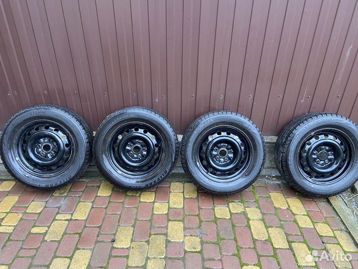 Bridgestone Blizzak VRX 215/60 R16 95S