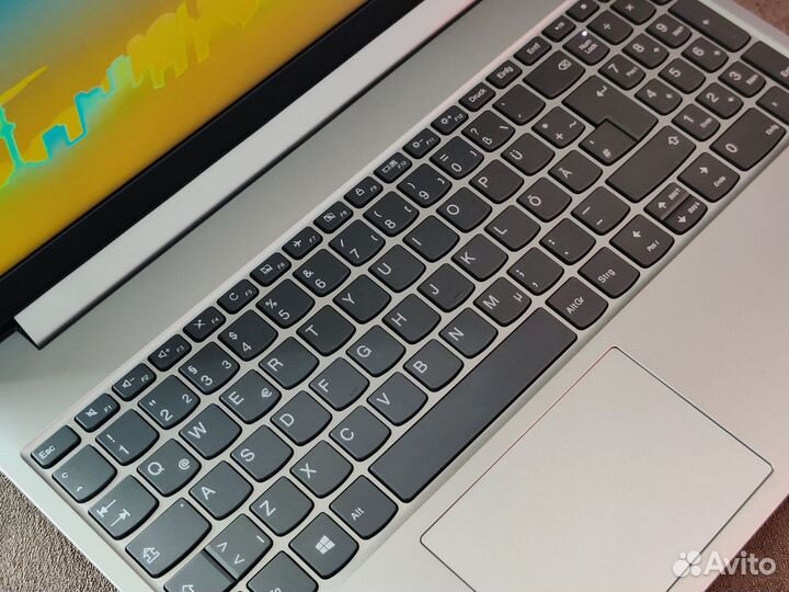 Идеальный ультрабук Lenovo Ryzen 5/ SSD256/ FHD