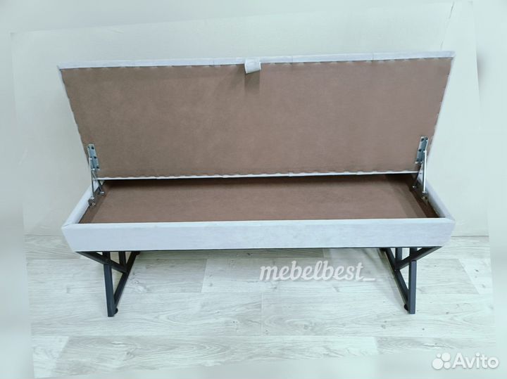 Банкетка с боковым узором на металлокаркасе