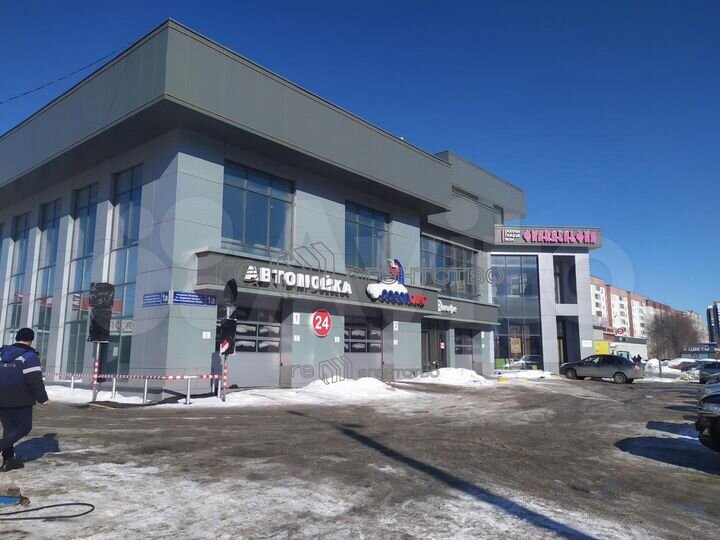 На первой линии с парковкой