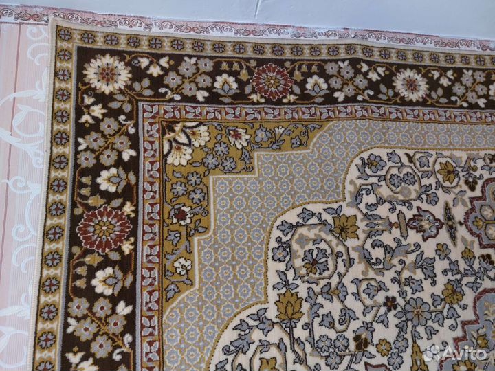 Ковер шерстяной