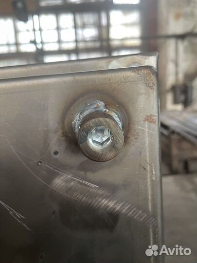 Инструментальный ящик на полуприцеп