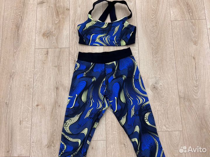 Спортивные лосины и топ