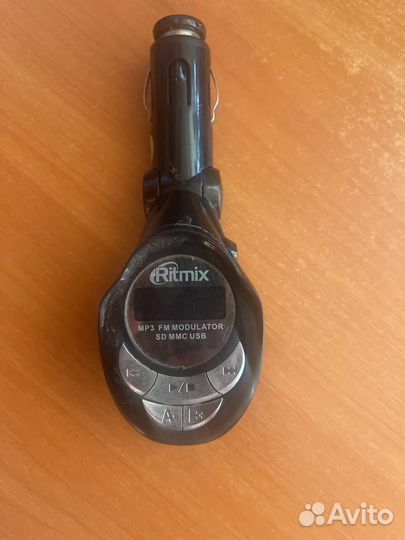 Автомобильный FM-модулятор Ritmix