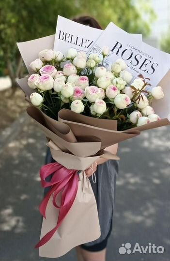 Букет гигант из 15 кустовых, пионовидных роз