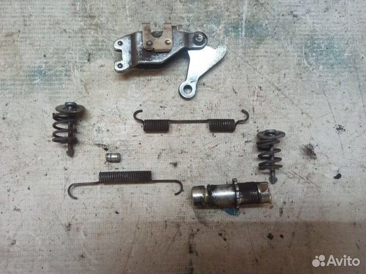 Механизм стояночного тормоза задний правый Nissan