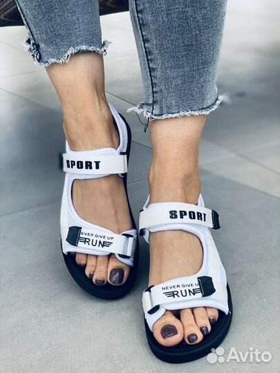 Сандалии босоножки в спортивном стиле