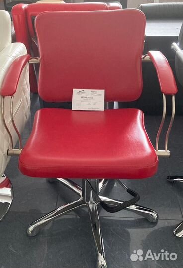 Парикмахерское кресло в наличии