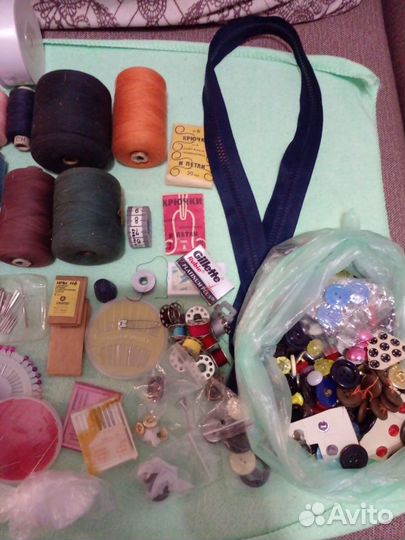 Швейные принадлежности. нитки. иголки