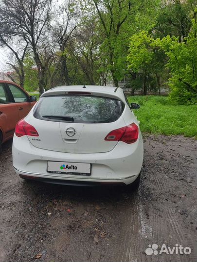 Opel Astra 1.6 AT, 2013, 130 000 км