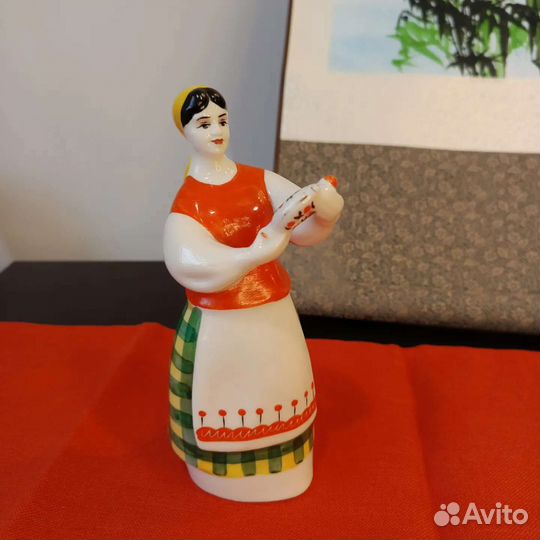 Антикварные фарфоровые статуэтки времен СССР