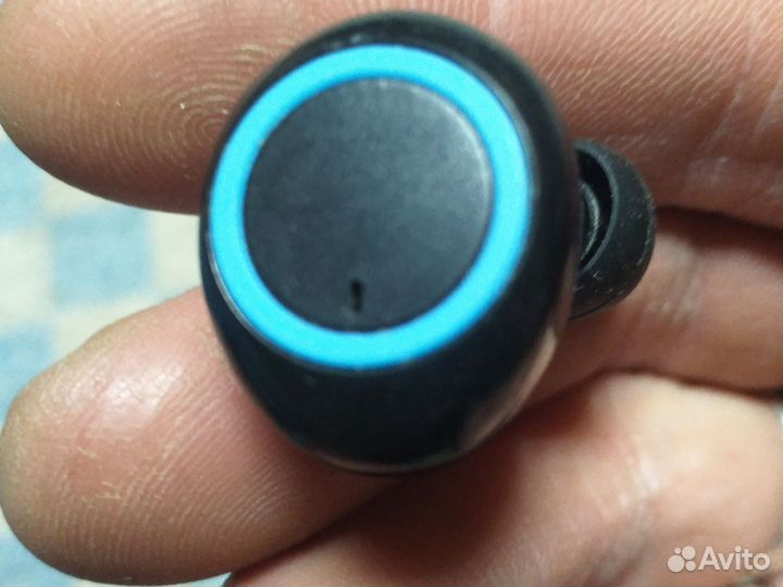 Беспроводной наушник один левый