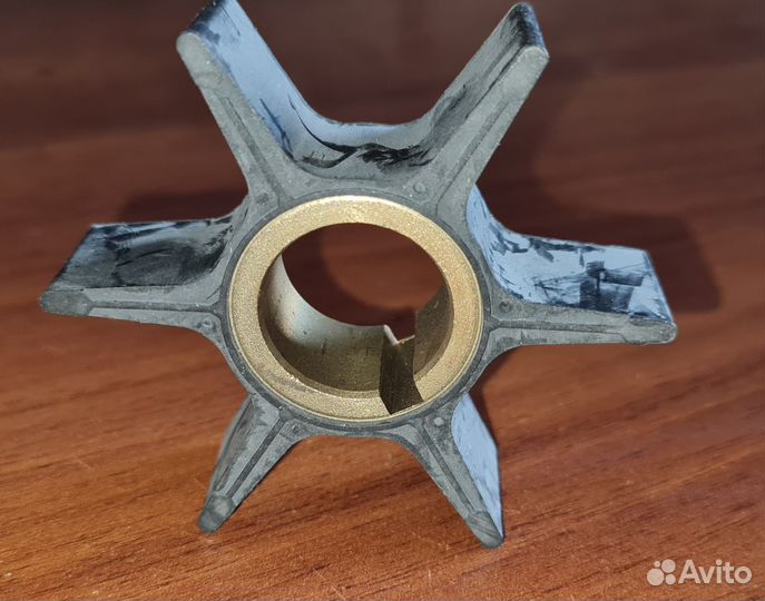 Крыльчатка помпы Suzuki DT75-85(метал. втулка)