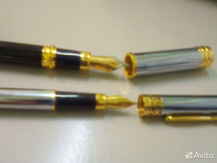 Перьевая ручка и шариковая