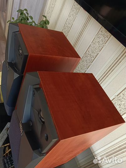 Полочные колонки Jbl studio 130