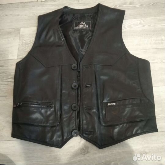 Жилетка кожаная мужская 50-52 р