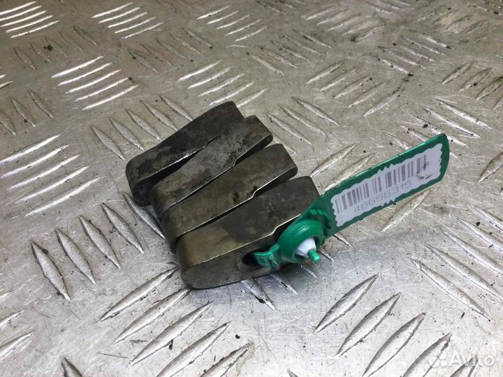 Скоба (кронштейн) крепления форсунки Mercedes Vito