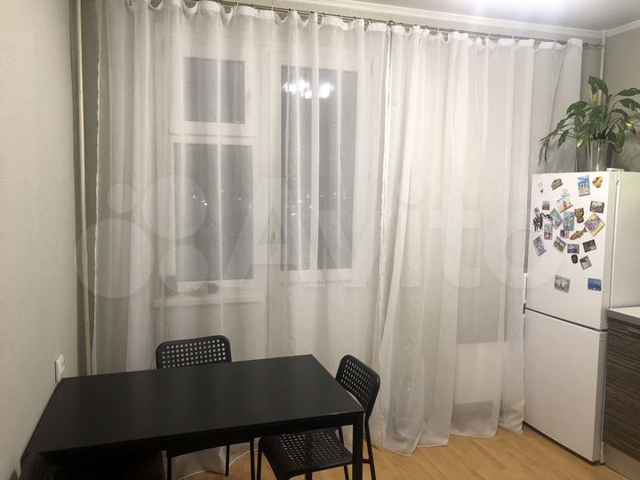 2-к. квартира, 60 м², 8/17 эт.