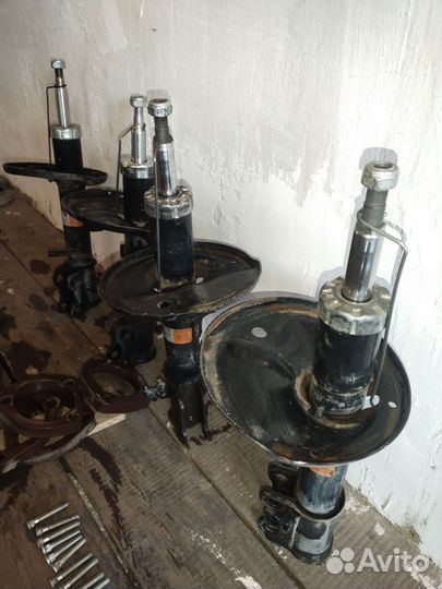 Передние задние стойки