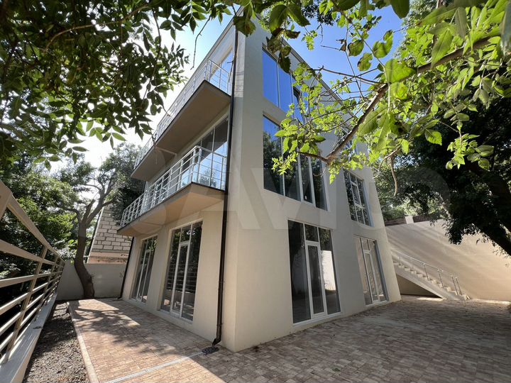 Дом 362 м² на участке 3,9 сот.