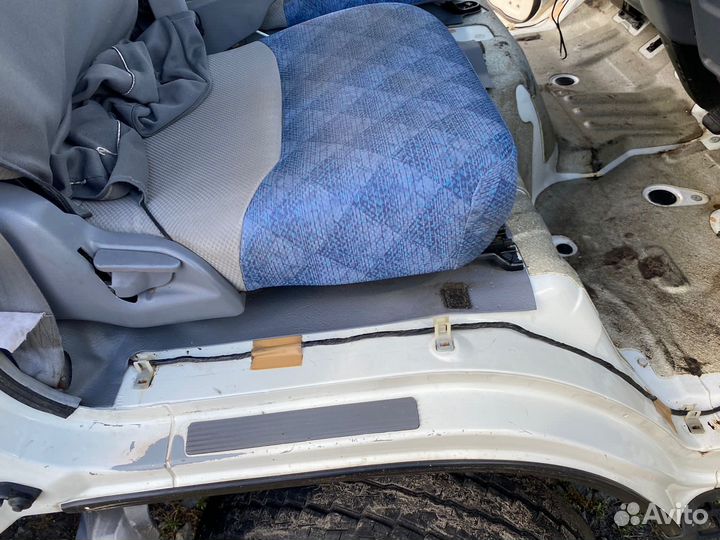 Mitsubishi Fuso Canter бортовой, 2002