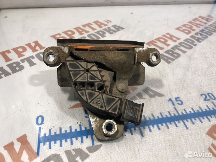 Шкода Фабия Замок крышки багажника