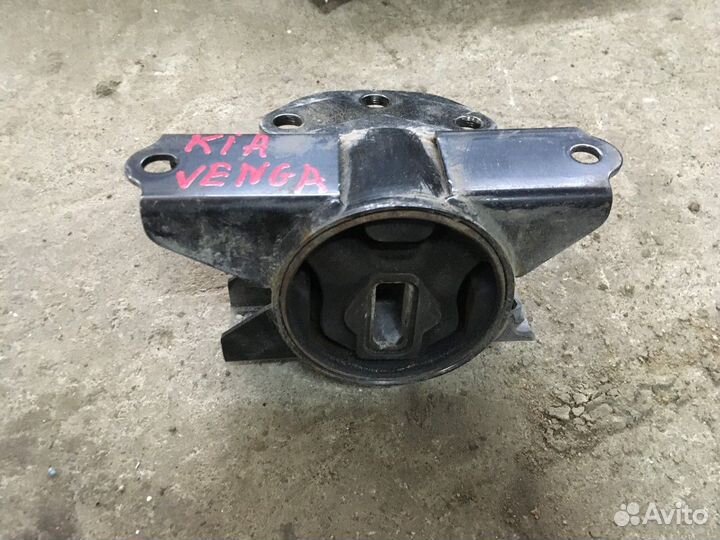 Опора двигателя левая (Kia Venga)