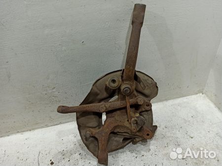 Кулак передний левый