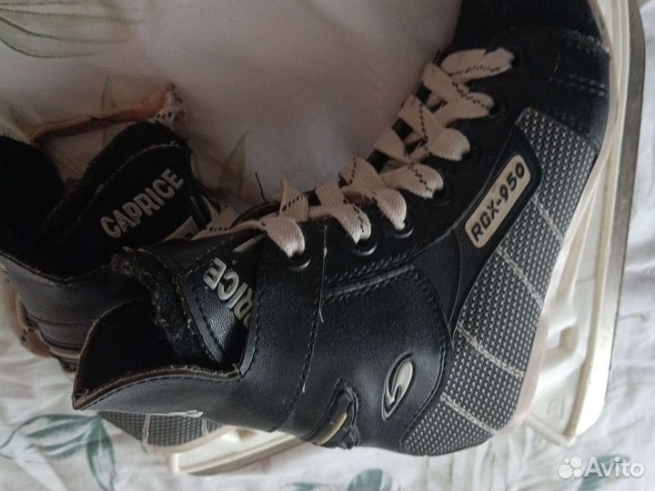 Коньки хоккейные RGX-950. Размер 32